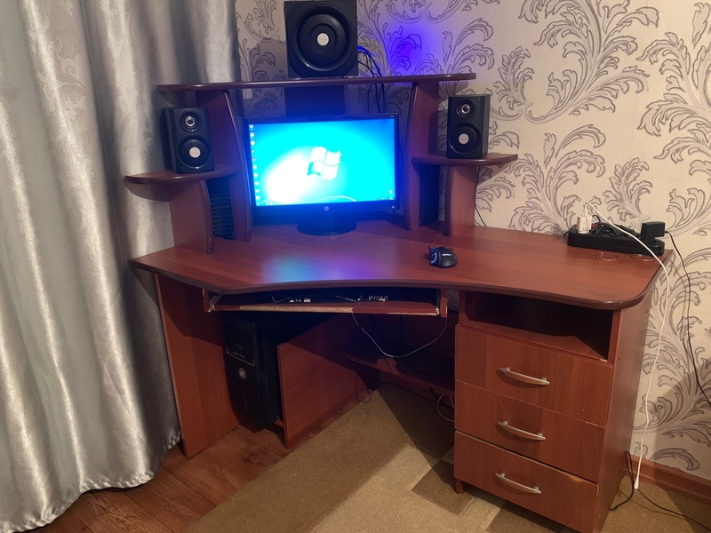 Продам компьютер и стол - Изображение #1, Объявление #1743833